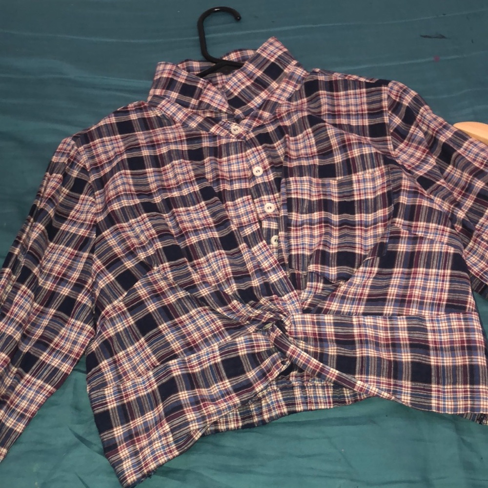 Collard plaid long sleeve crop top with a knot for detailing